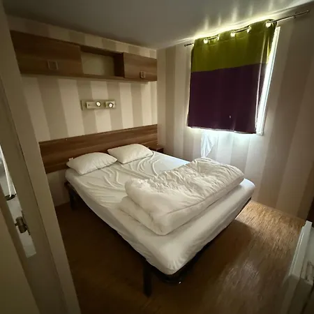 Mobilhome Confort Avec Terrasse * Saint-Vivien (Charente-Maritime)